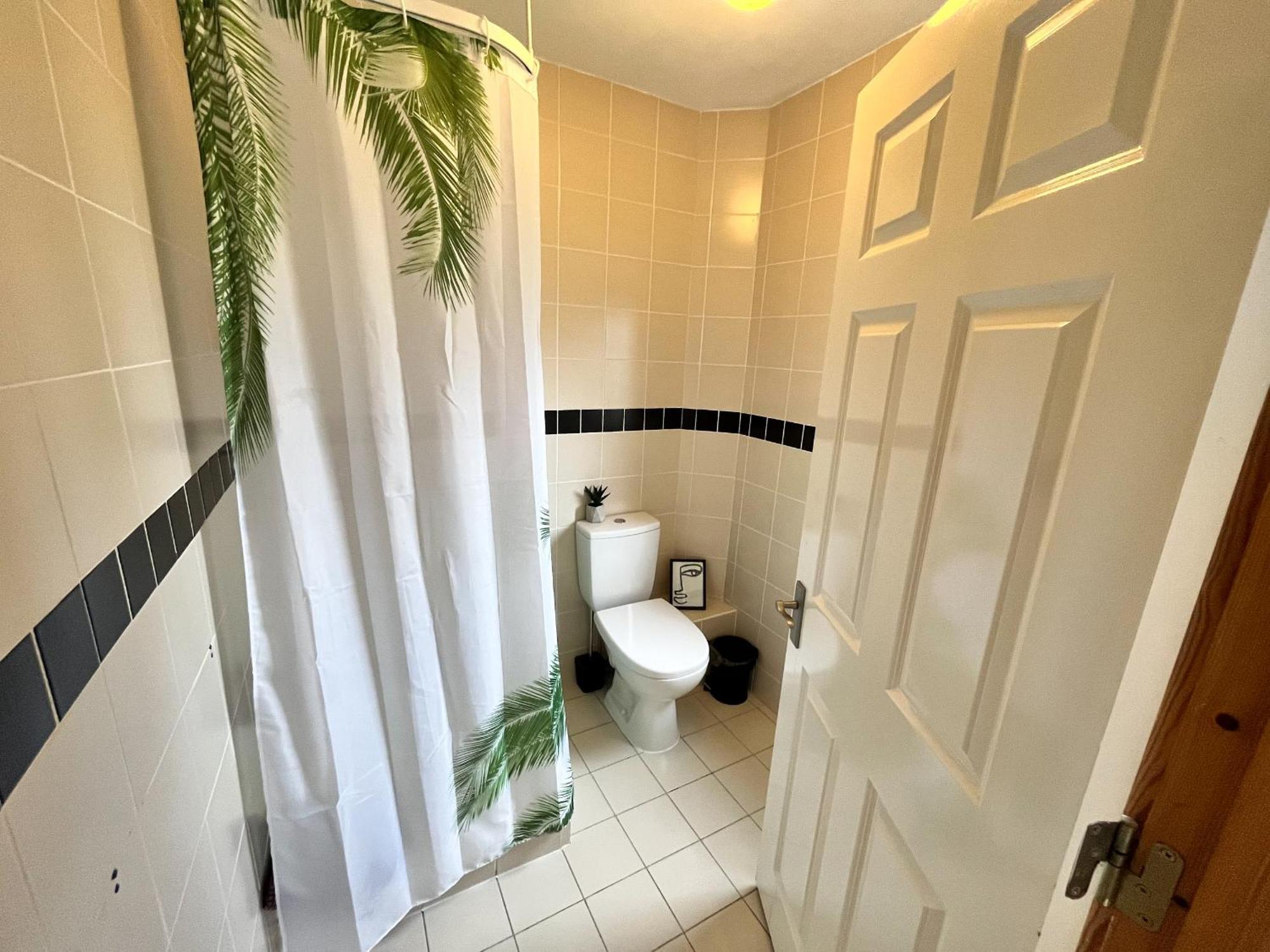 Happy Sandy Feet: Cozy Seaside Retreat in Youghal Exterior photo